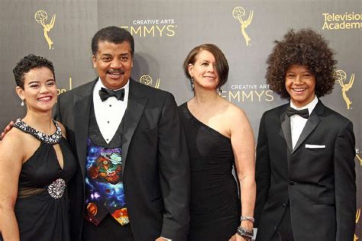 Neil Degrasse Tyson Wife, Daughter, Family, Height, Net Worth, Bio
